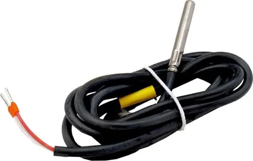 Temperatursensor mit Metallhülle und schwarzen Kabeln, geeignet für Heizsysteme. Herstellermarke: Wolf.